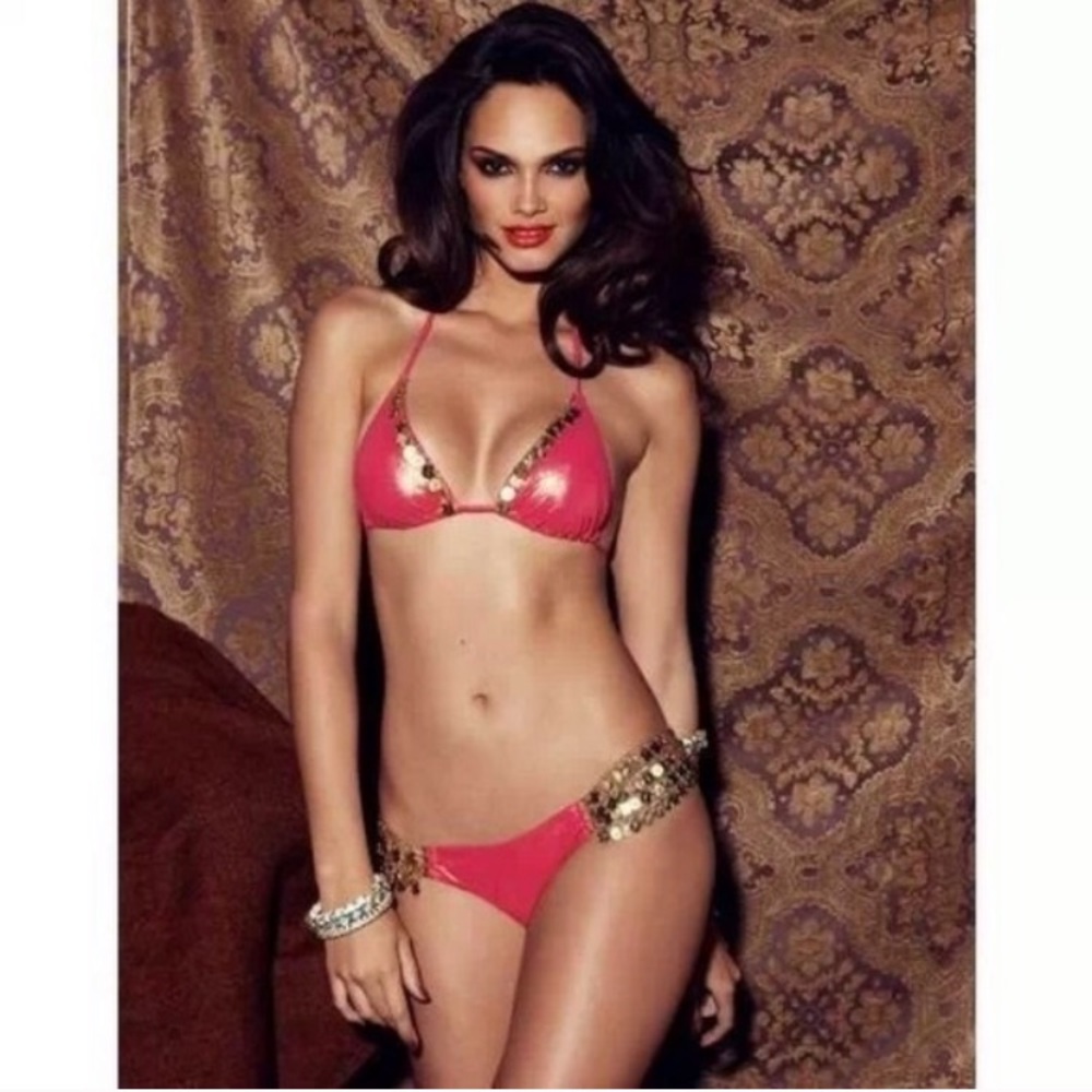 Beach Bunny ‘Hips don’t lie ‘